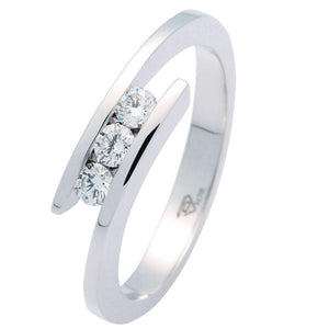 Alliance en or blanc 18 carats 3 diamants 0.10 carat Couleur F Pureté SI 1-Alliances diamants-Marque:Référence: 1.368/OBMétal: Or blancTitre: 18 caratsPoids du métal: 4,30 GrType de pierre: Diamant(s)Poids: 0,10 CtForme - taille: Taille brillantCouleur: FPureté: SI1Type de pierre (2): Diamant(s)Poids (2): 0,10 CtForme - taille (2): Taille brillantCouleur (2): FPureté (2): SI1Comment choisir sa taille de doigt:cliquer pour découvrir notre guide des tailles imprimable-DIAM'S- -DIAM'S NC