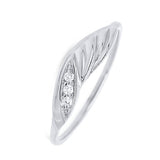 Bague en or blanc sertie de diamants.-Bagues diamants-Marque:Référence: 2.18-OBMétal: Or blancTitre: 18 caratsPoids du métal: 1,30 GrType de pierre: Diamant(s)Poids: 0,03 CtForme - taille: Taille brillantCouleur: FPureté: SI1Comment choisir sa taille de doigt:cliquer pour découvrir notre guide des tailles imprimable-DIAM'S- 2.18-OB-DIAM'S NC