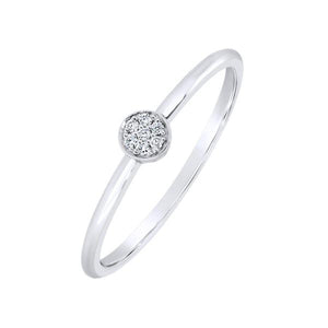 Bague en or blanc sertie de diamants.-Bagues diamants-Marque:Référence: D9.100-OBMétal: Or blancTitre: 18 caratsPoids du métal: 1,00 GrType de pierre: Diamant(s)Poids: 0,06 CtForme - taille: Taille brillantCouleur: FPureté: SI1Comment choisir sa taille de doigt:cliquer pour découvrir notre guide des tailles imprimable-DIAM'S- -DIAM'S NC