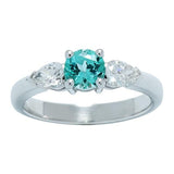 Bague en or blanc sertie d'un chrysobéryl de laboratoire et de diamants.-Bagues pierres précieuses-Marque: Référence: D0.242-OB-CHMétal: Or blancTitre: 18 caratsPoids du métal: 3,70 GrType de pierre: Chrysobéryl de laboratoirePoids: 0,50 CtForme - taille: Taille brillantCouleur: VertType de pierre (2): Diamant(s)Poids (2): 0,40 CtForme - taille (2): Taille poireCouleur (2): FPureté (2): SI1 Comment choisir sa taille de doigt:cliquer pour découvrir notre guide des tailles imprimable-DIAM'S- -DIAM'S NC