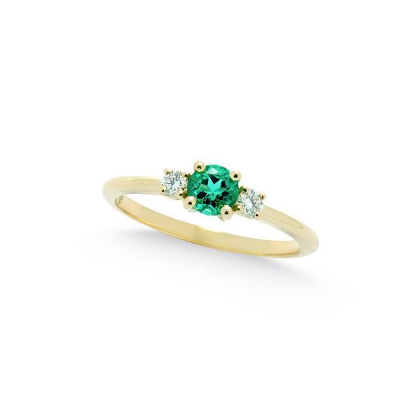 Bague en or jaune sertie d'une émeraude de synthese et de diamants.-Bagues pierres précieuses-Marque:Référence: D9.224-EMLABMétal: Or jauneTitre: 18 caratsPoids du métal: 1,90 GrType de pierre: Emeraude de synthèsePoids: 0,25 CtForme - taille: Taille brillantCouleur: VertType de pierre (2): Diamant(s)Poids (2): 0,08 CtForme - taille (2): Taille brillantCouleur (2): FPureté (2): SI1FIComment choisir sa taille de doigt:cliquer pour découvrir notre guide des tailles imprimable-DIAM'S- -DIAM'S NC