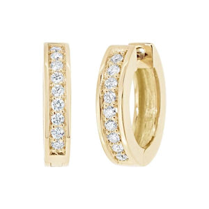 Boucles d'oreille en or jaune serties de diamants.-Boucles d'oreilles diamants-Marque:Référence: D6.59Métal: Or jauneTitre: 18 caratsPoids du métal: 3,00 GrType de pierre: Diamant(s)Poids: 0,18 CtForme - taille: Taille brillantCouleur: FPureté: SI1-DIAM'S- D6.59-DIAM'S NC