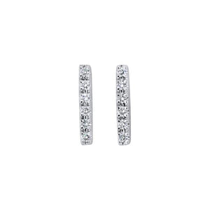 Boucles d'oreilles en or blanc serties de diamants.-Boucles d'oreilles diamants-Marque:Référence: D6.122-OBMétal: Or blancTitre: 18 caratsPoids du métal: 0,60 GrType de pierre: Diamant(s)Poids: 0,04 CtForme - taille: Taille brillantCouleur: FPureté: SI1-DIAM'S- D6.122-OB-DIAM'S NC