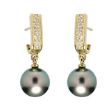 Boucles d'oreilles en or jaune serties de diamants et perles de Tahiti-Boucles d'oreilles perle et diamants-Marque:Référence: D6.40-P299Métal: Or jauneTitre: 18 caratsPoids du métal: 2,30 GrType de pierre: Perle(s) de TahitiForme - taille: RondePureté: AType de pierre (2): Diamant(s)Poids (2): 0,20 CtForme - taille (2): Taille brillantCouleur (2): FPureté (2): SI1-DIAM'S- D6.40-P299-DIAM'S NC