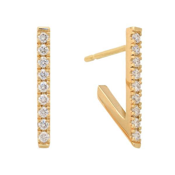 Boucles d'oreilles en or jaune serties de diamants.-Boucles d'oreilles diamants-Marque:Référence: D6.156Métal: Or jauneTitre: 18 caratsPoids du métal: 1,50 GrType de pierre: Diamant(s)Poids: 0,18 CtForme - taille: Taille brillantCouleur: FPureté: SI1-DIAM'S- D6.156-DIAM'S NC
