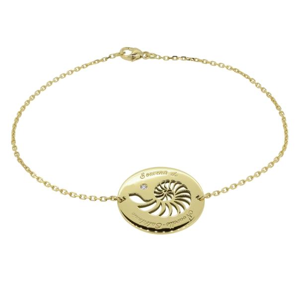 Bracelet pastille nautile en or jaune serti d'un diamant.-Bracelets diamants-Marque:Référence: L4.33Métal: Or jauneTitre: 18 caratsPoids du métal: 2,40 GrType de pierre: Diamant(s)Poids: 0,01 CtForme - taille: Taille brillantCouleur: FPureté: SI1-DIAM'S- -DIAM'S NC