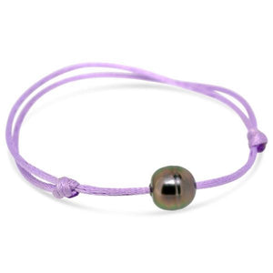 Bracelet petit satin mauve et perle de Tahiti cerclée.-Bracelets perle-Marque:Référence: BRS.7-230-MAType de pierre: Perle(s) de TahitiForme - taille: CercléePureté: A-DIAM'S- -DIAM'S NC