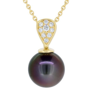 Pendentif en or jaune serti de diamants et d'une perle de Tahiti 9.6mm/ 10.5mm-Pendentifs & Colliers perle et diamants-Marque:Référence: D3.129-185Métal: Or jauneTitre: 18 caratsPoids du métal: Type de pierre: Perle de TAHITIForme - taille: RondePureté: AType de pierre (2): Diamant(s)Poids (2): 0,08 CtForme - taille (2): Taille brillantCouleur (2): FPureté (2): SI1-DIAM'S- D3.129-185-DIAM'S NC