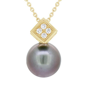 Pendentif en or jaune serti de diamants et perle de Tahiti.-Pendentifs & Colliers perle et diamants-Marque:Référence: D3.14/173Métal: Or jauneTitre: 18 caratsPoids du métal: 1,10 GrType de pierre: Perle(s) de TahitiForme - taille: Semi rondePureté: AType de pierre (2): Diamant(s)Poids (2): 0,08 CtForme - taille (2): Taille brillantCouleur (2): FPureté (2): SI1-DIAM'S- -DIAM'S NC