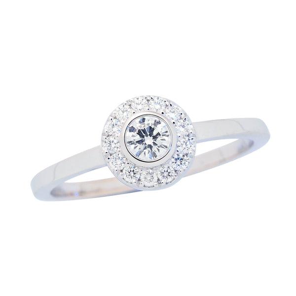 Solitaire en or blanc sertie de diamants.-Solitaires accompagnés-Marque:Référence: D9.173-OBMétal: Or blancTitre: 18 caratsPoids du métal: 2,40 GrType de pierre: Diamant(s)Poids: 0,15 CtForme - taille: Taille brillantCouleur: FPureté: SI1Type de pierre (2): Diamant(s)Poids (2): 0,13 CtForme - taille (2): Taille brillantCouleur (2): FPureté (2): SI1Comment choisir sa taille de doigt:cliquer pour découvrir notre guide des tailles imprimable-DIAM'S- -DIAM'S NC