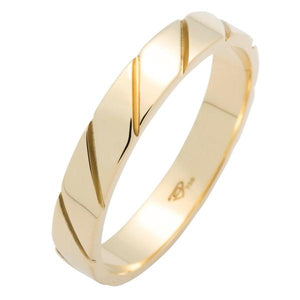 Alliance en or jaune.-Alliance or et argent-Marque:Référence: D1.131Métal: Or jauneTitre: 18 caratsPoids du métal: 4,40 GrComment choisir sa taille de doigt:cliquer pour découvrir notre guide des tailles imprimable-DIAM'S- -DIAM'S NC