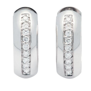 Boucles d'oreilles en or blanc serties de diamants.-Boucles d'oreilles diamants-Marque:Référence: D6.36-OBMétal: Or blancTitre: 18 caratsPoids du métal: 5,30 GrType de pierre: Diamant(s)Poids: 0,18 CtForme - taille: Taille brillantCouleur: FPureté: SI1-DIAM'S- D6.36-OB-DIAM'S NC