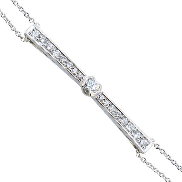 Bracelet en or blanc serti de diamants.-Bracelets diamants-Marque:Référence: D4.93-OBMétal: Or blancTitre: 18 caratsPoids du métal: 4,00 GrType de pierre: Diamant(s)Poids: 0,15 CtForme - taille: Taille brillantCouleur: FPureté: SI1Type de pierre (2): Diamant(s)Poids (2): 0,36 CtForme - taille (2): Taille brillantCouleur (2): FPureté (2): SI1-DIAM'S- D4.93-OB-DIAM'S NC