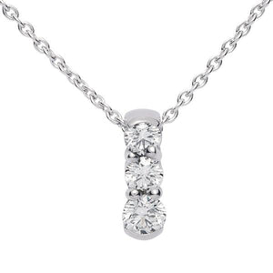 Pendentif en or blanc serti de 3 diamants.-Pendentifs & Colliers diamants-Marque:Référence: D3.74-OBMétal: Or blancTitre: 18 caratsPoids du métal: 0,60 GrType de pierre: Diamant(s)Poids: 0,35 CtForme - taille: Taille brillantCouleur: FPureté: SI1-DIAM'S- D3.74-OB-DIAM'S NC