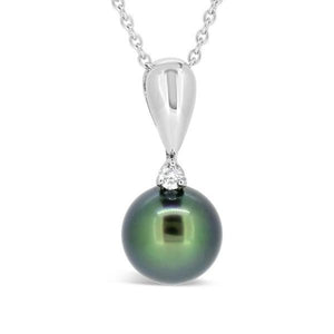 Pendentif en or blanc serti d'un diamant et une Perle de Tahiti-Pendentifs & Colliers perle et diamants-Marque:Référence: D3.81-OB-299Métal: Or blancTitre: 18 caratsPoids du métal: Type de pierre: Perle(s) de TahitiForme - taille: RondePureté: AType de pierre (2): Diamant(s)Poids (2): 0,04 CtForme - taille (2): Taille brillantCouleur (2): FPureté (2): SI1-DIAM'S- D3.81-OB-299-DIAM'S NC